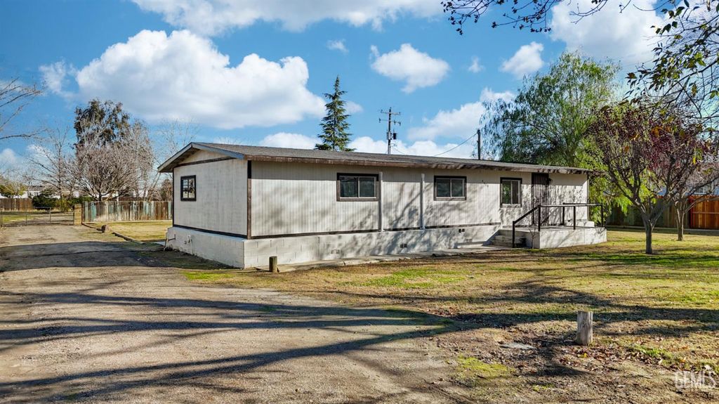 4610 Coronado W Street, Bakersfield, CA 93314