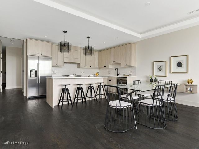 6911 N WESTERN Avenue 1N, Chicago, IL 60645