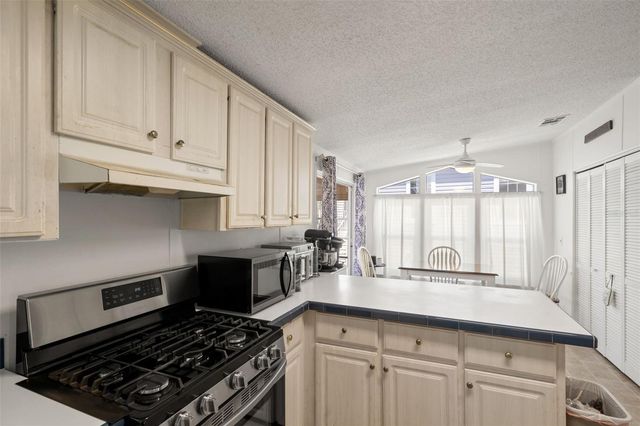 116 MOUNT ISLE AVENUE NE 116, St Petersburg, FL 33702