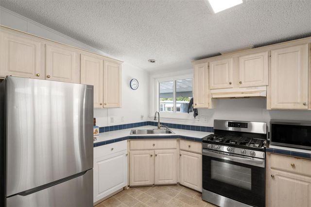 116 MOUNT ISLE AVENUE NE 116, St Petersburg, FL 33702