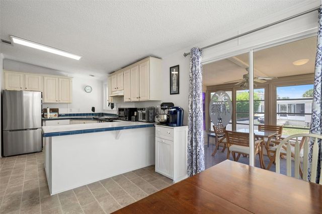 116 MOUNT ISLE AVENUE NE 116, St Petersburg, FL 33702
