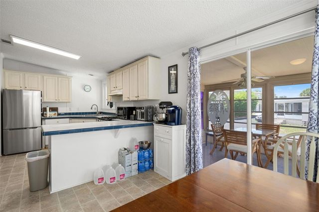116 MOUNT ISLE AVENUE NE 116, St Petersburg, FL 33702