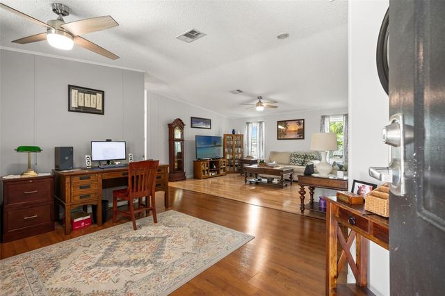 116 MOUNT ISLE AVENUE NE 116, St Petersburg, FL 33702
