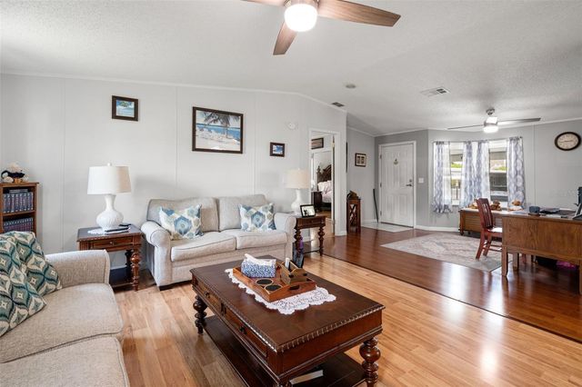 116 MOUNT ISLE AVENUE NE 116, St Petersburg, FL 33702