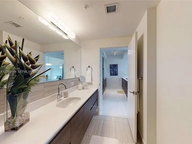 301 Altara Ave 527, Coral Gables, FL 33146