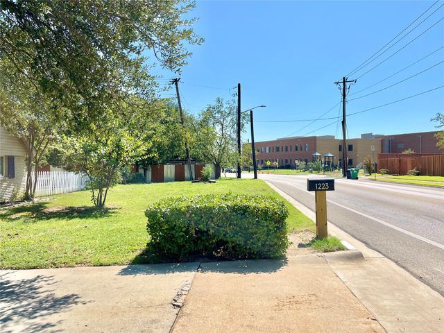 1223 E Windsor Drive, Denton, TX 76209