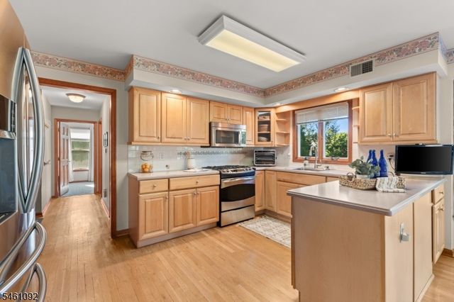 23 Milburn Dr, Hillsborough Twp., NJ 08844