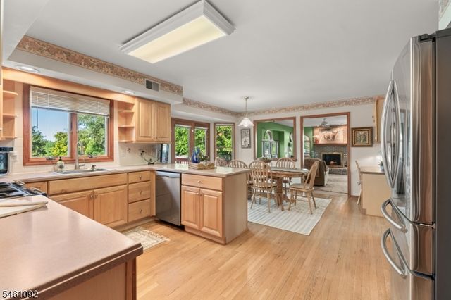 23 Milburn Dr, Hillsborough Twp., NJ 08844