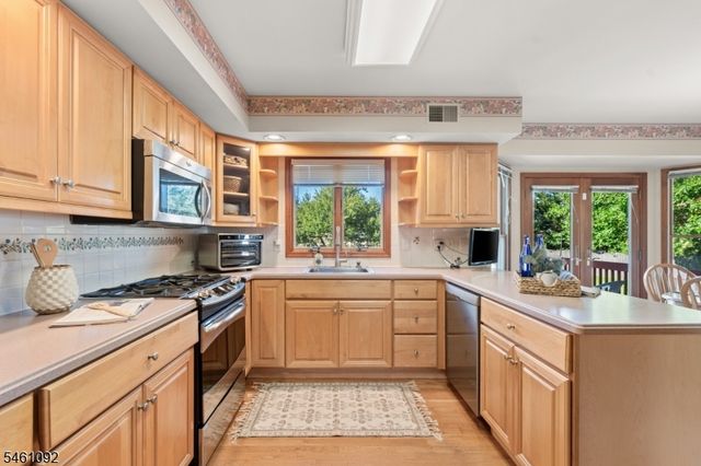 23 Milburn Dr, Hillsborough Twp., NJ 08844