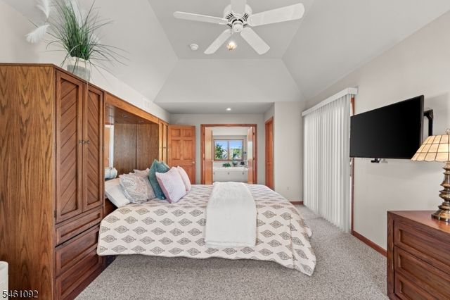 23 Milburn Dr, Hillsborough Twp., NJ 08844