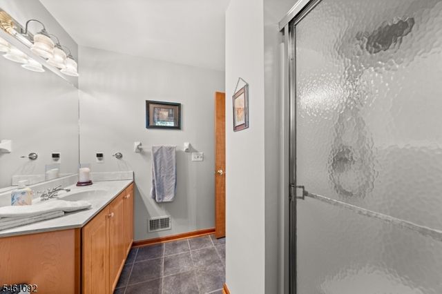 23 Milburn Dr, Hillsborough Twp., NJ 08844