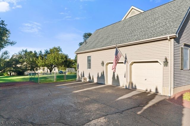 23 Milburn Dr, Hillsborough Twp., NJ 08844
