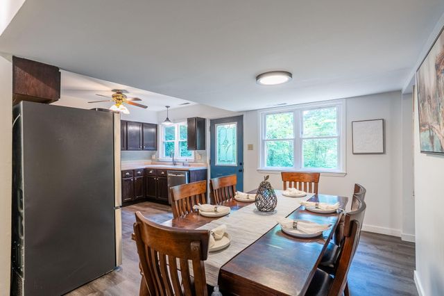 2713 SQUIRE CIR, Columbia, MO 65202