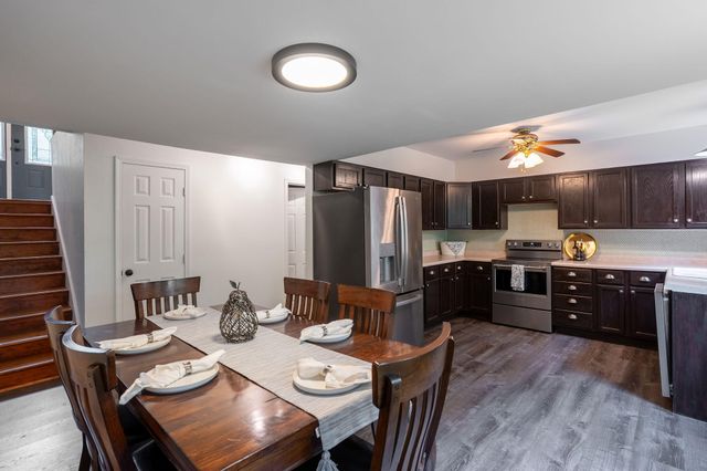 2713 SQUIRE CIR, Columbia, MO 65202