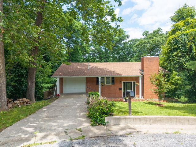2713 SQUIRE CIR, Columbia, MO 65202