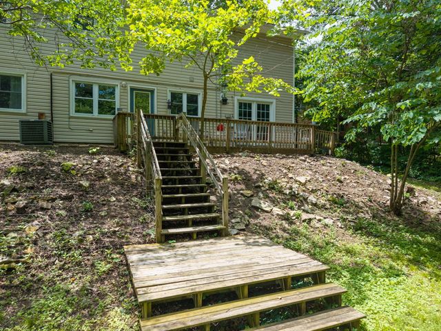 2713 SQUIRE CIR, Columbia, MO 65202
