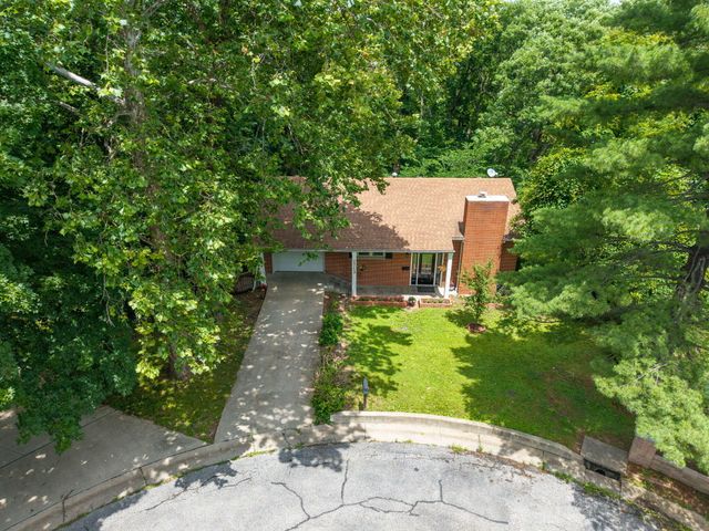 2713 SQUIRE CIR, Columbia, MO 65202