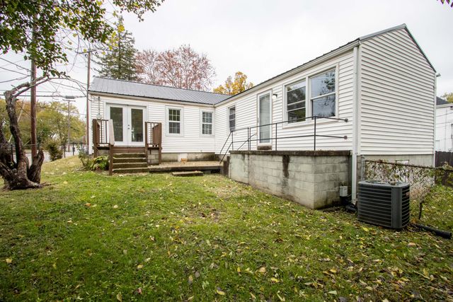 694 Higgins Avenue, Paris, KY 40361