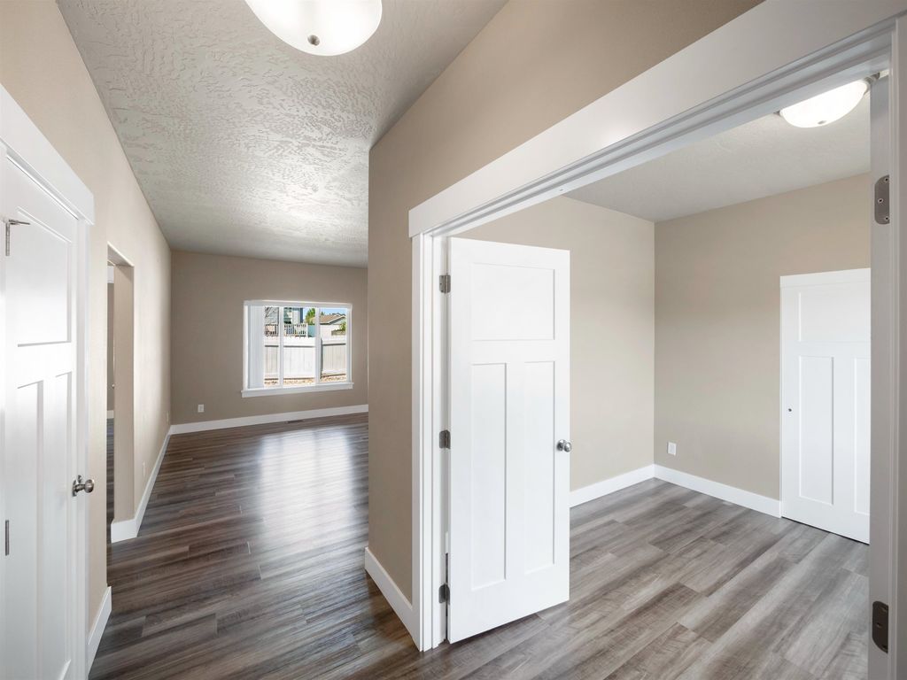 8428 N Mayfair St, Spokane, WA 99208 photo 2