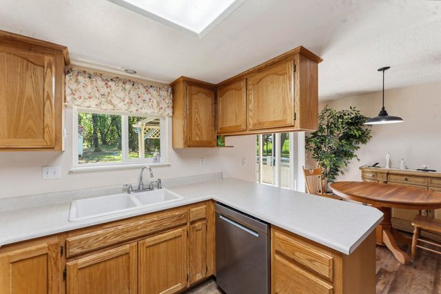 580 Portland Avenue, Grants Pass, OR 97526