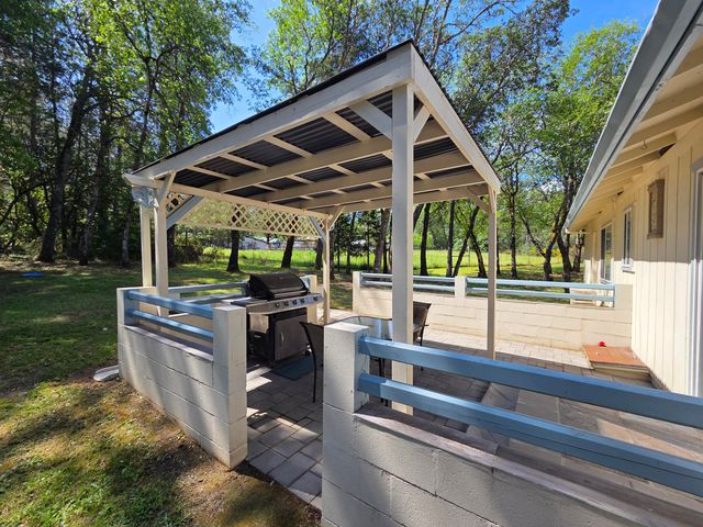 580 Portland Avenue, Grants Pass, OR 97526