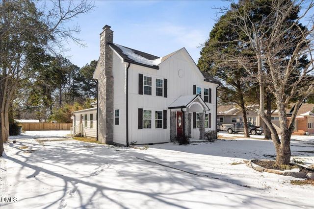 305 W Canary Street, Dunn, NC 28334