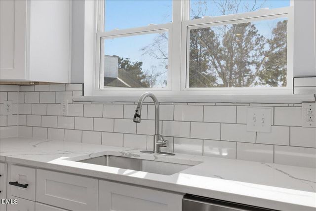 305 W Canary Street, Dunn, NC 28334