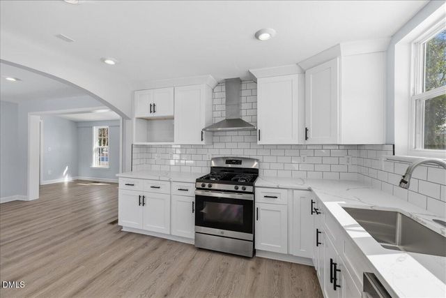 305 W Canary Street, Dunn, NC 28334