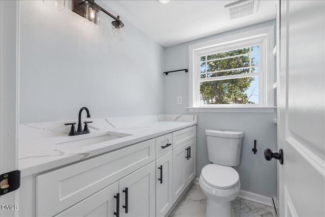 305 W Canary Street, Dunn, NC 28334