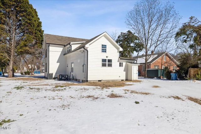 305 W Canary Street, Dunn, NC 28334