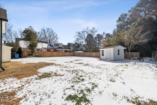 305 W Canary Street, Dunn, NC 28334