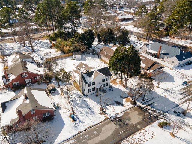 305 W Canary Street, Dunn, NC 28334