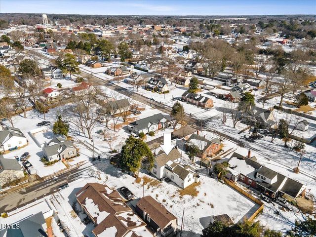 305 W Canary Street, Dunn, NC 28334