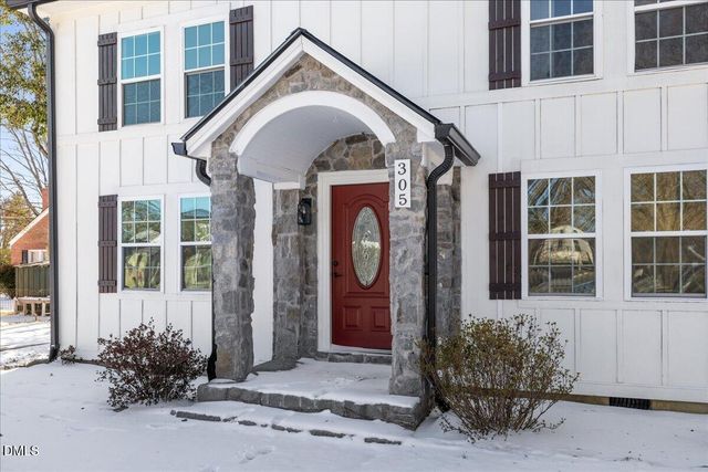 305 W Canary Street, Dunn, NC 28334