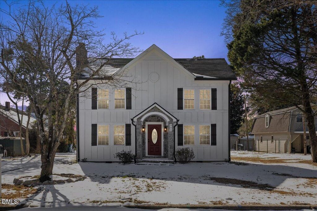 305 W Canary Street, Dunn, NC 28334