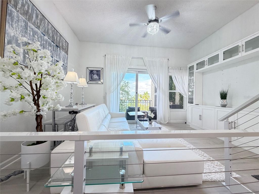 Image 11 of property listing at 724 CORAL REEF DRIVE, Tampa, FL 33602