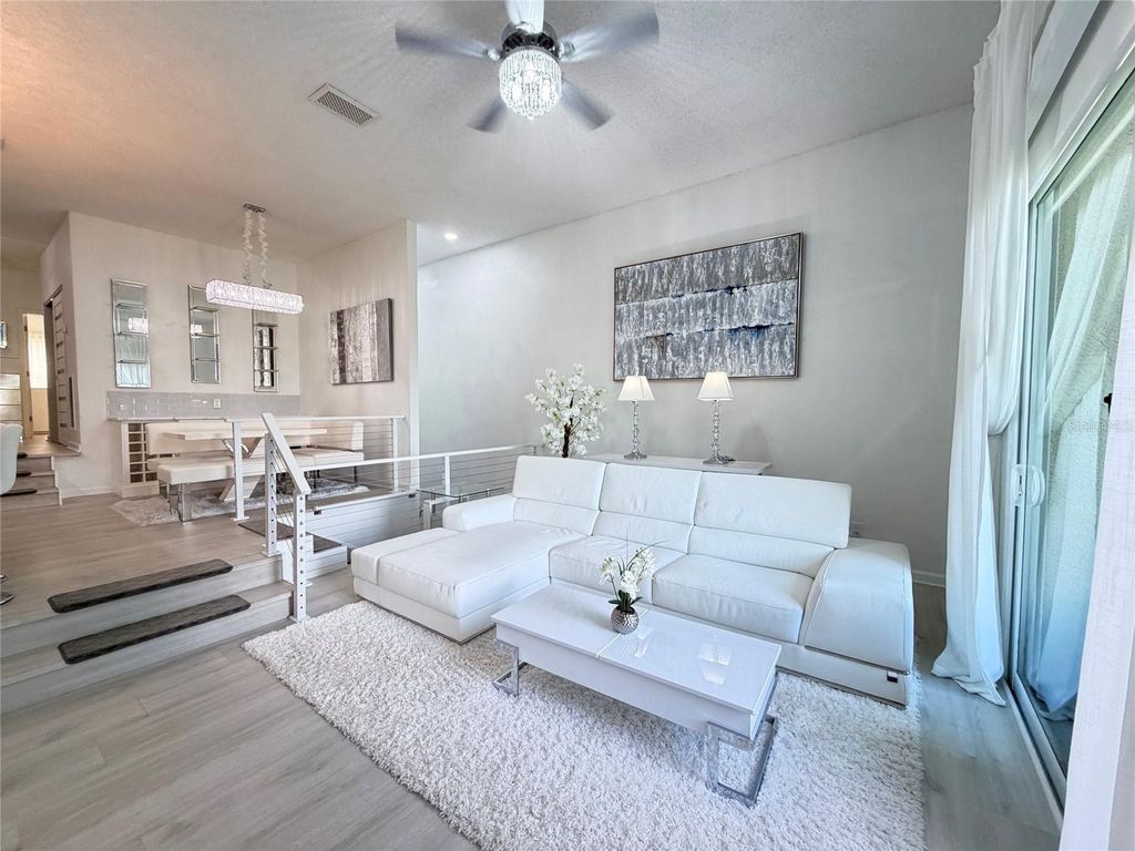 Image 12 of property listing at 724 CORAL REEF DRIVE, Tampa, FL 33602