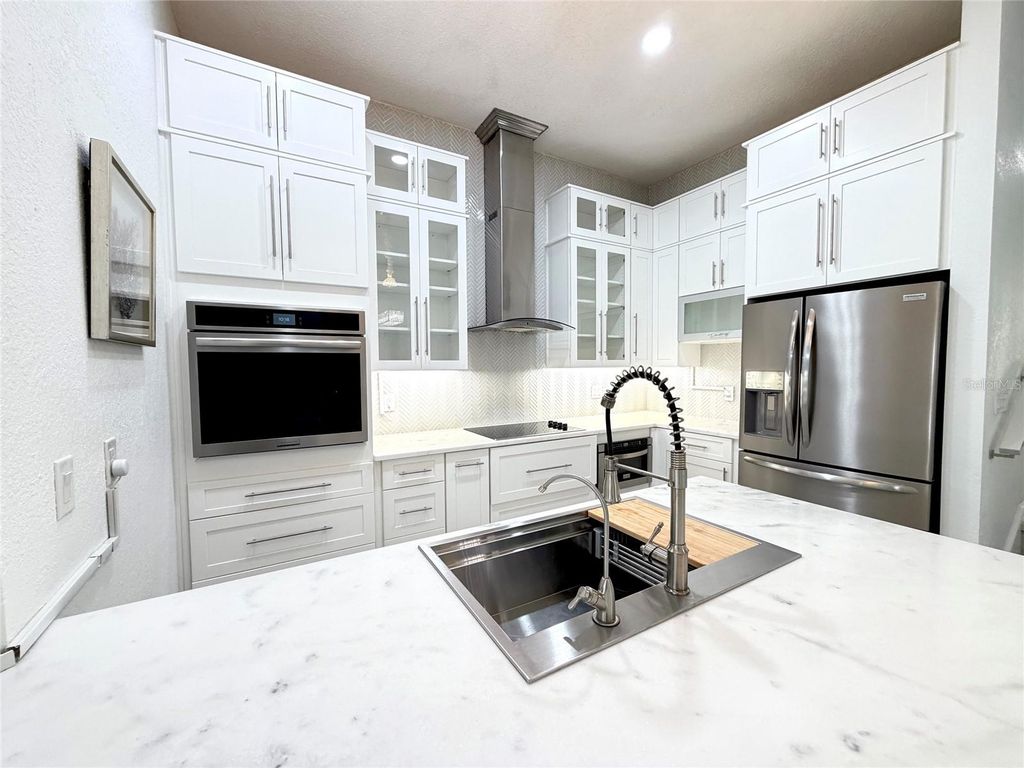 Image 16 of property listing at 724 CORAL REEF DRIVE, Tampa, FL 33602