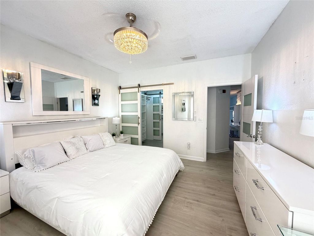Image 24 of property listing at 724 CORAL REEF DRIVE, Tampa, FL 33602