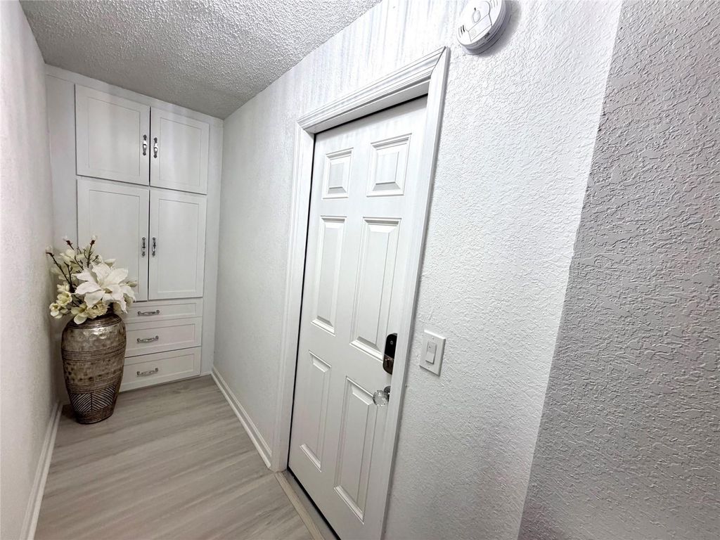 Image 33 of property listing at 724 CORAL REEF DRIVE, Tampa, FL 33602