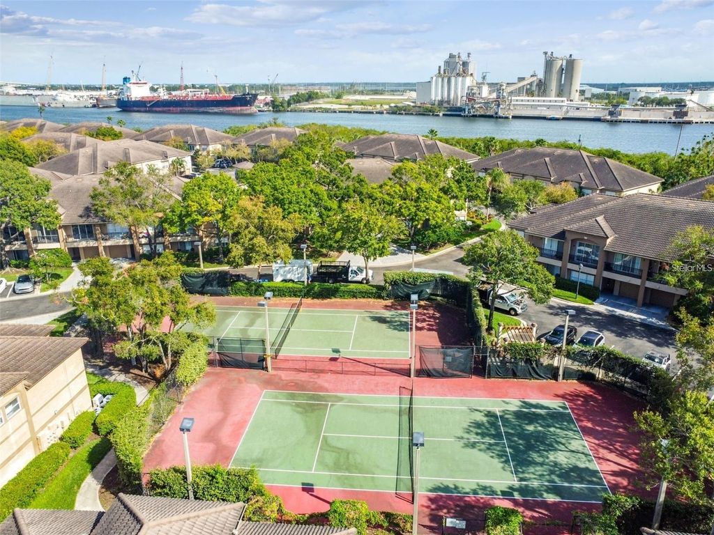 Image 41 of property listing at 724 CORAL REEF DRIVE, Tampa, FL 33602
