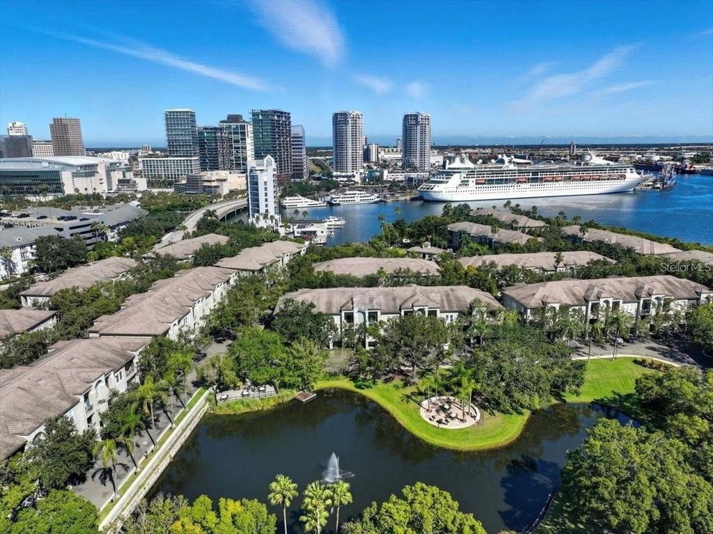 Image 46 of property listing at 724 CORAL REEF DRIVE, Tampa, FL 33602