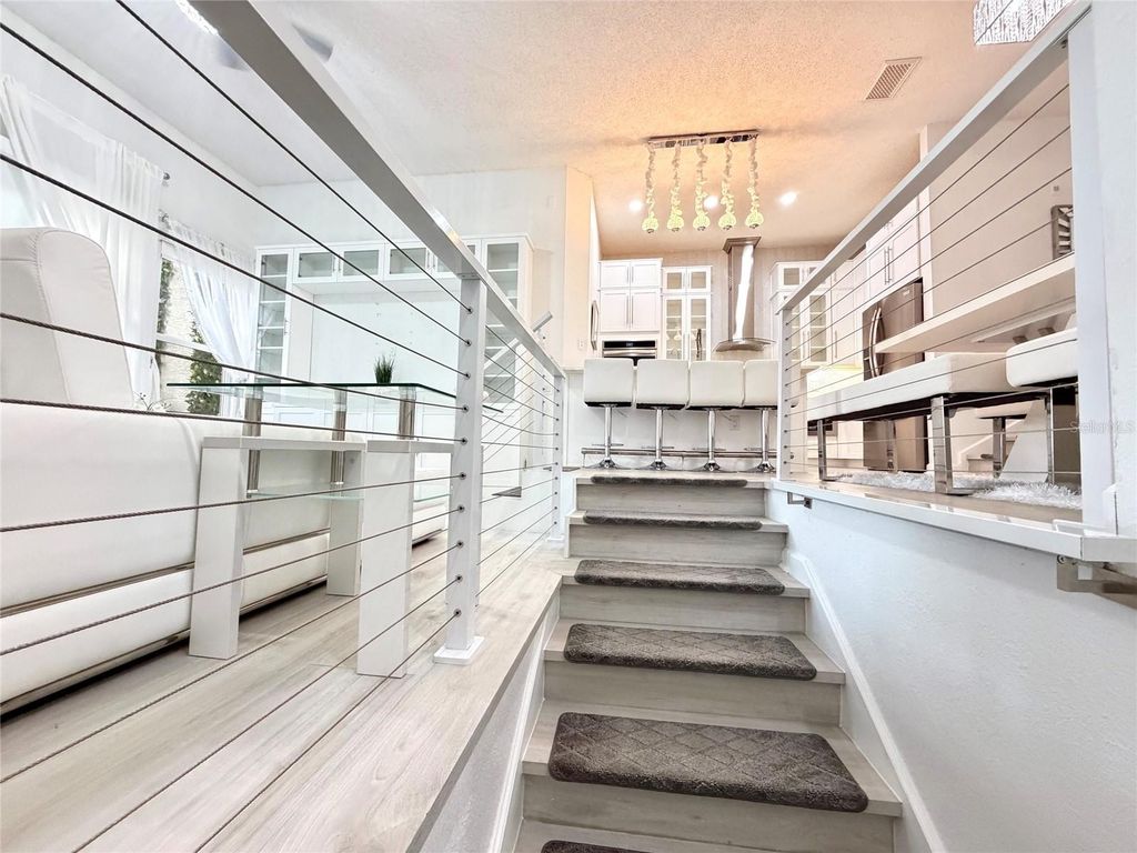 Image 10 of property listing at 724 CORAL REEF DRIVE, Tampa, FL 33602