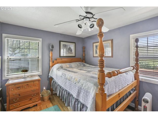 575 N LOCUST St, Canby, OR 97013