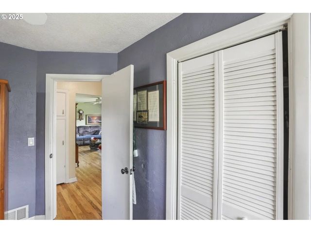 575 N LOCUST St, Canby, OR 97013