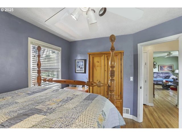 575 N LOCUST St, Canby, OR 97013