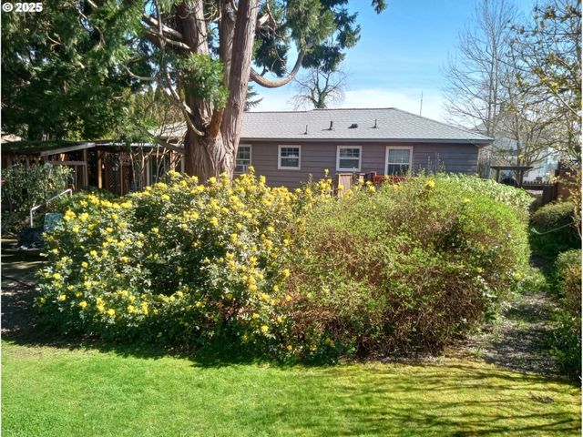 575 N LOCUST St, Canby, OR 97013