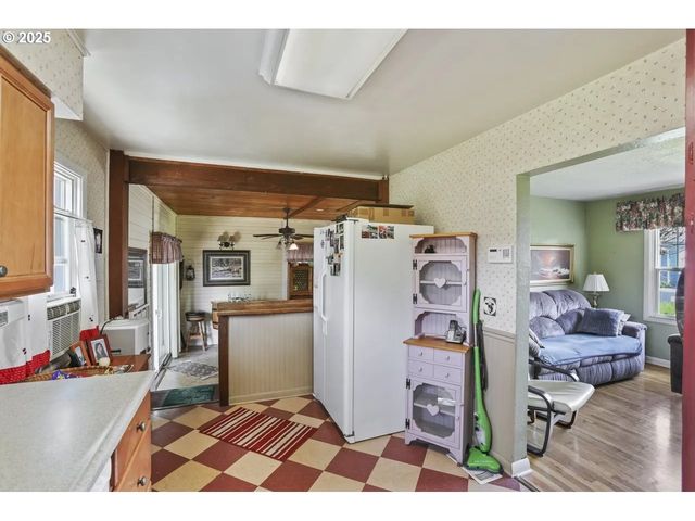 575 N LOCUST St, Canby, OR 97013