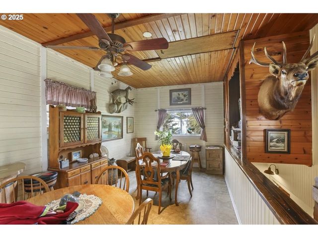 575 N LOCUST St, Canby, OR 97013