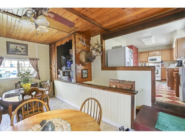 575 N LOCUST St, Canby, OR 97013